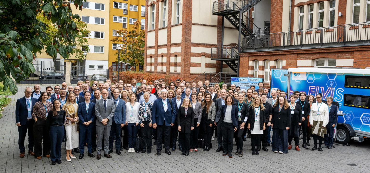 QI Digital Forum 2025 Michael Hofmann cdmm Gruppenbild - Source PTB